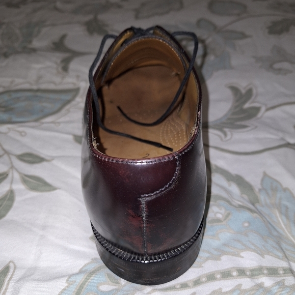 A pair of Cole Haans men's leather Oxfords in a size 9D. They're pre-loved - Picture 4 of 11